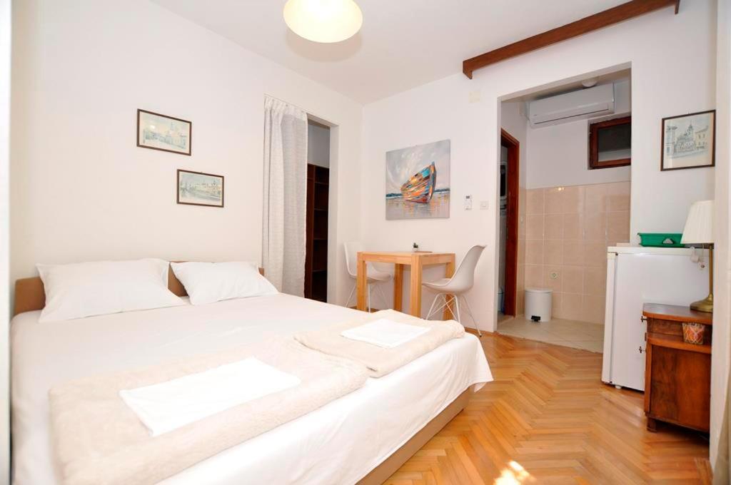 Apartmani More Drvenik  Luaran gambar